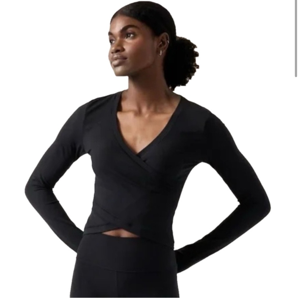 NWT! ATHLETA Transcend Faux Wrap Crop Long Sleeve Yoga Training Top Black Size M